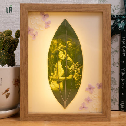 Engraved leaves with plastic frame