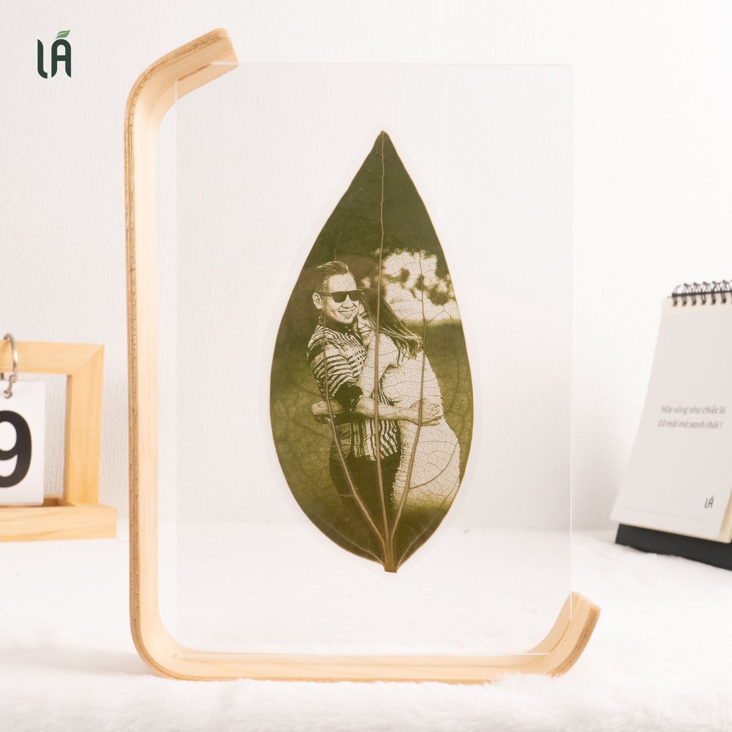 Engraved leaves with plastic frame