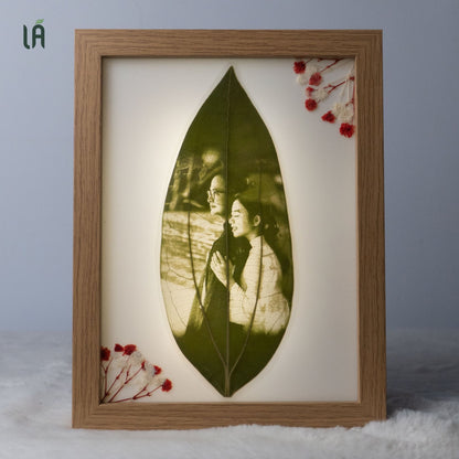 Engraved leaves with plastic frame