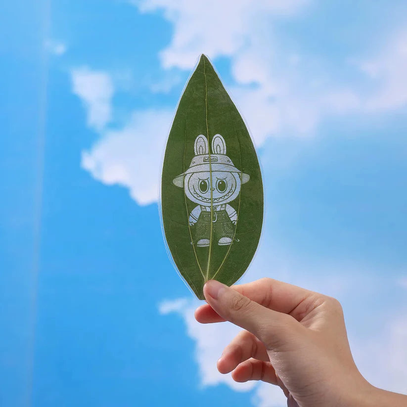 Engraved leaves with plastic frame